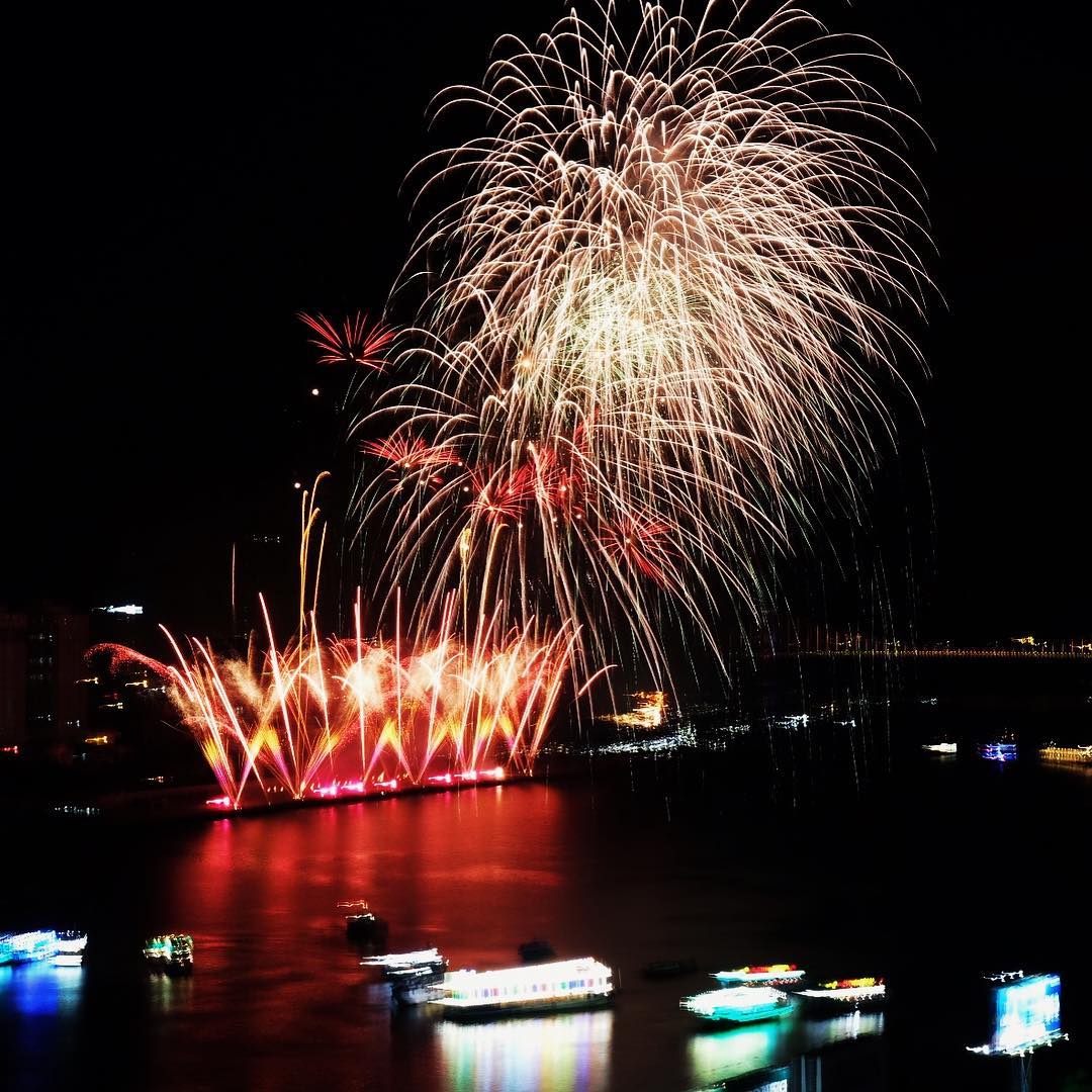 Đi du lịch Đà Nẵng tháng 4, bạn có cơ hội được tham gia lễ hội bắn pháo hoa cực hoành tráng ở Đà Nẵng