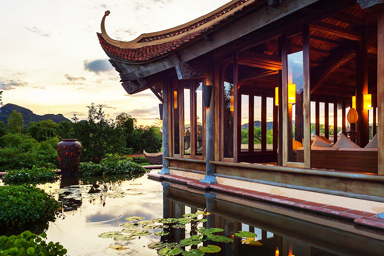 Emeralda Resort thuộc khu bảo tồn đầm Vân Long, xã Gia Vân, huyện Gia Viễn, tỉnh Ninh Bình