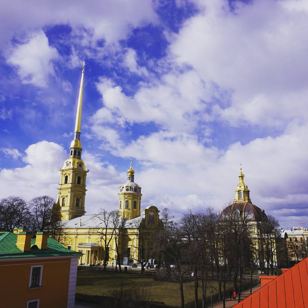 Nhà thờ Petropavlovsky với lối kiến trúc đẹp và cảnh quan thoáng đáng, rất đáng để du khách tới tham quan