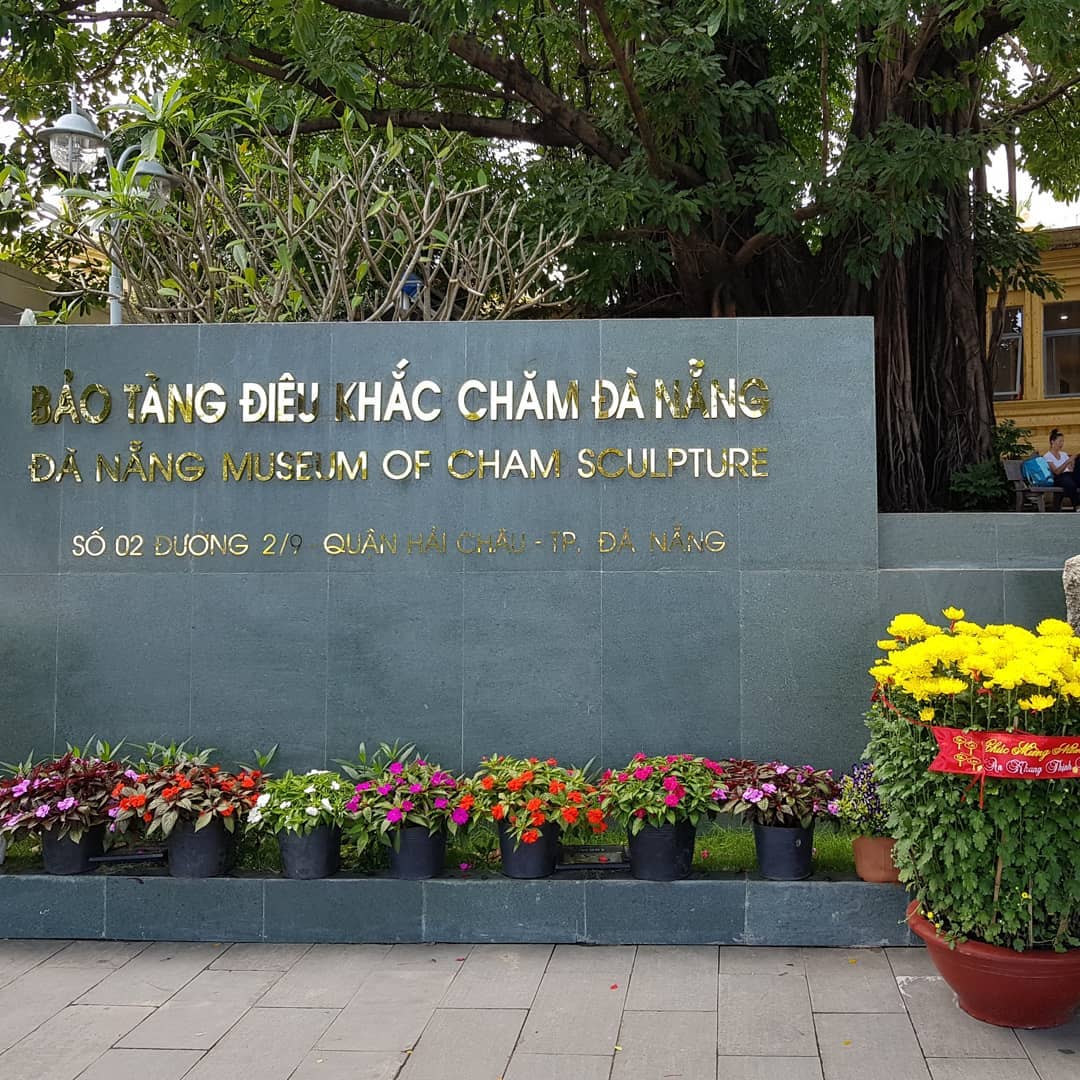 Bảo tàng điêu khắc Chăm pa nằm ở địa chỉ Số 02, đường 2 Tháng 9, phường Bình Hiên, quận Hải Châu, thành phố Đà Nẵng