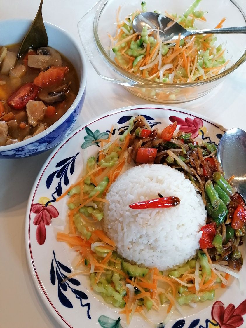 Món gà nấu riềng Thái Lan Tom Pha Kai