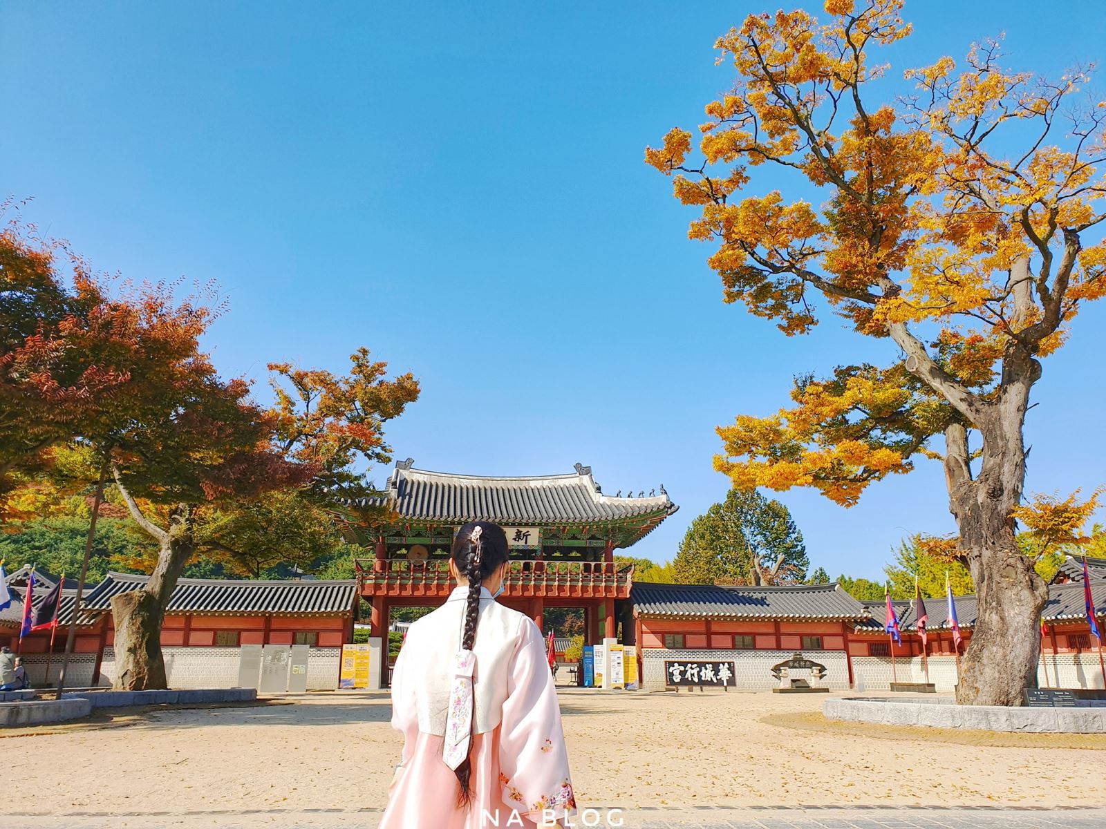 Hành cung Hwaseong có cảnh cực đẹp vào mùa thu