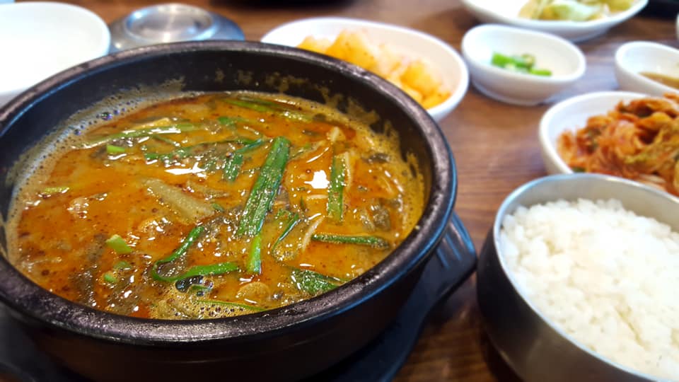 Súp cá chạch nóng hổi chắc chắn sẽ là món ăn ngon không thể thiếu của người Hàn Quốc vào mùa thu