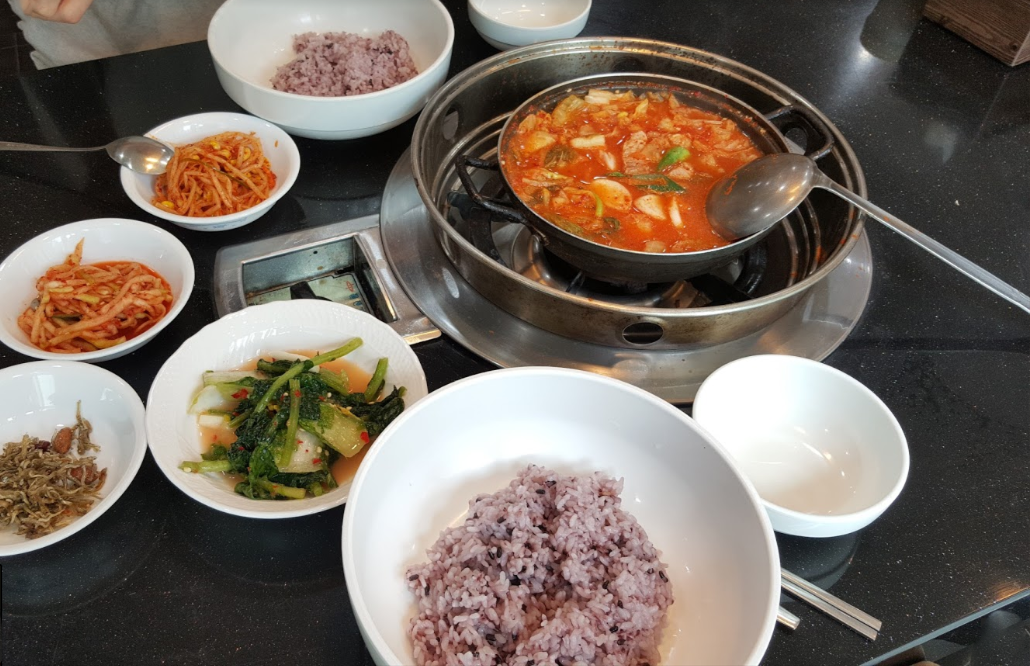 Một suất cơm ở nhà hàng Ttungnag-won