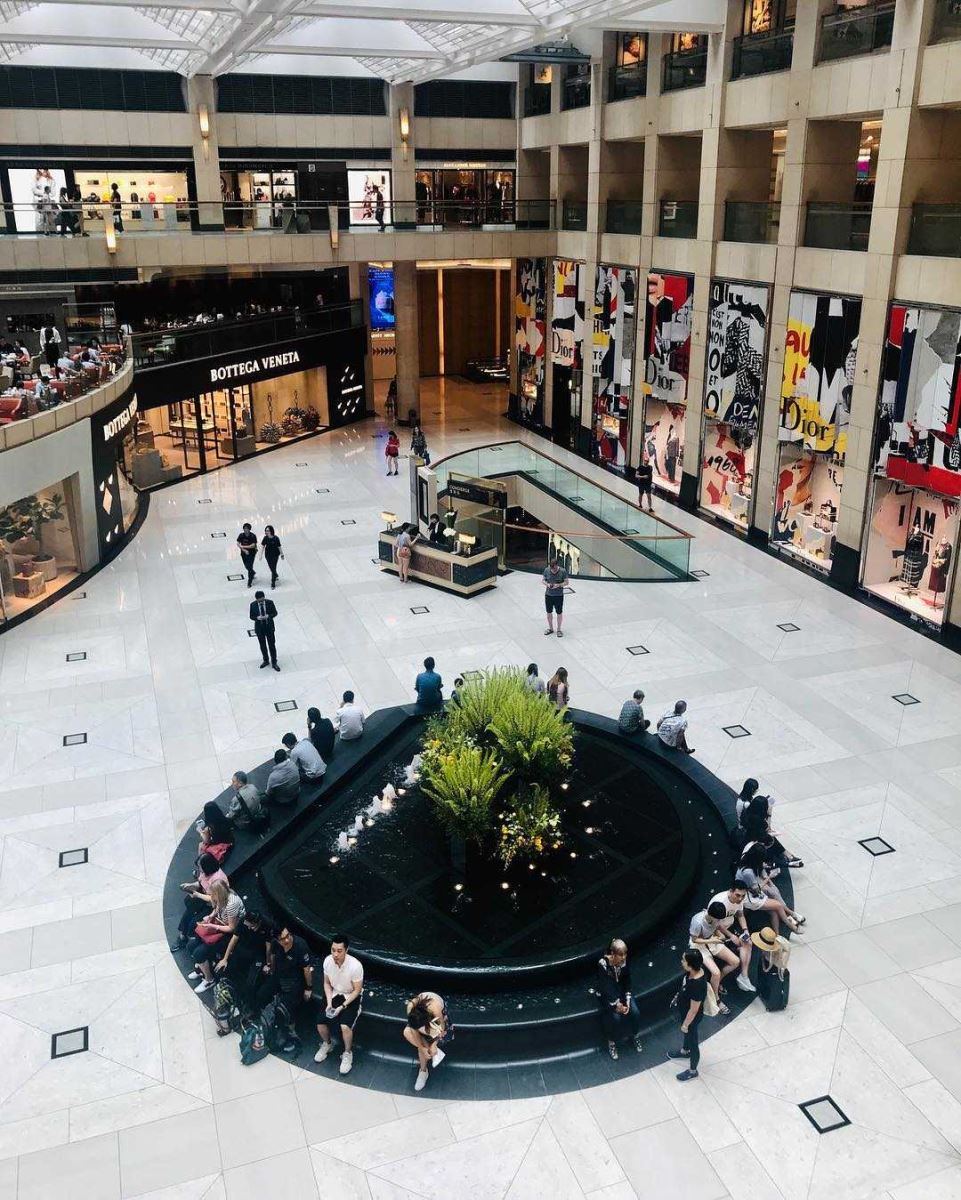 Landmark Hồng Kông là một trong những địa điểm mua sắm nổi tiếng nhất Hồng Kông