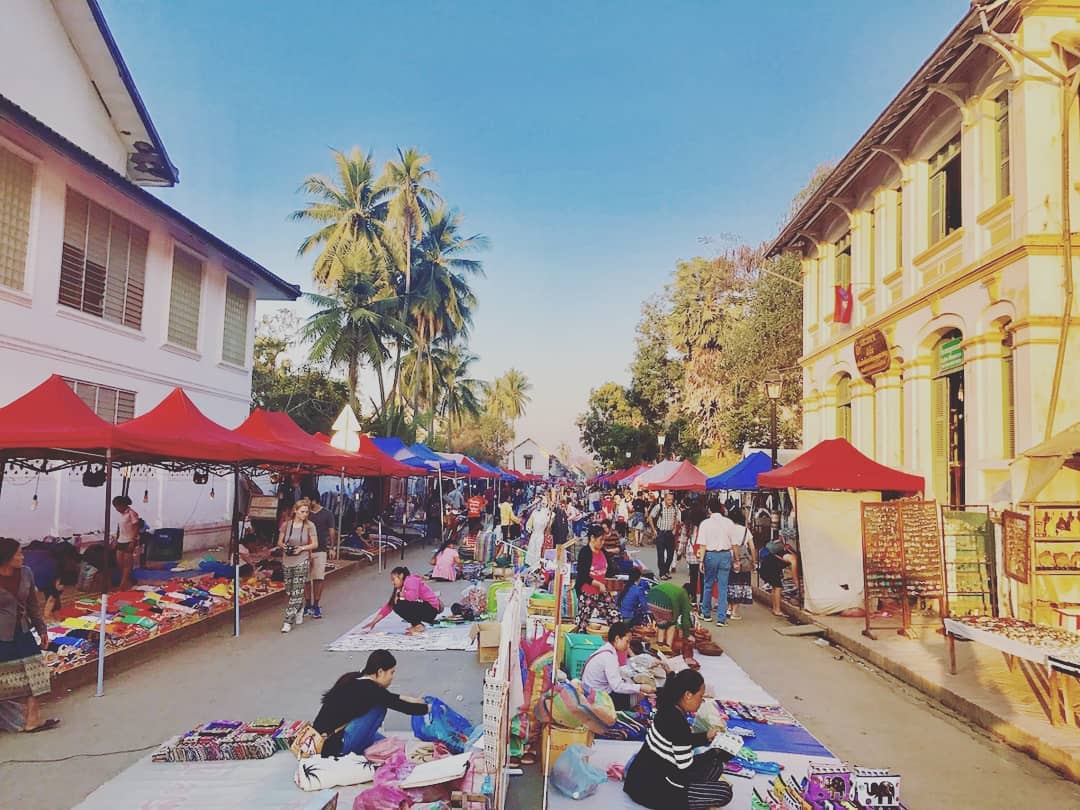 Chợ Lào
