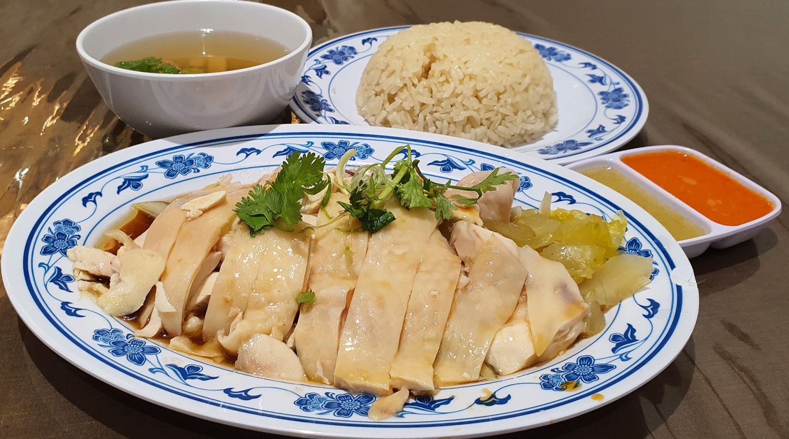 Cơm gà Hải Nam là món ăn nổi tiếng nhất tại Singapore