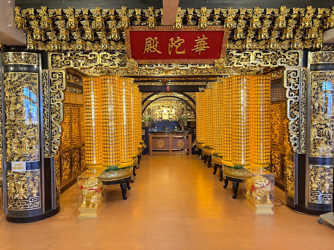 Đền Hongludi Nanshan Fude là ngôi đền thờ Thần Tài nổi tiếng ở phía Nam Đài Bắc