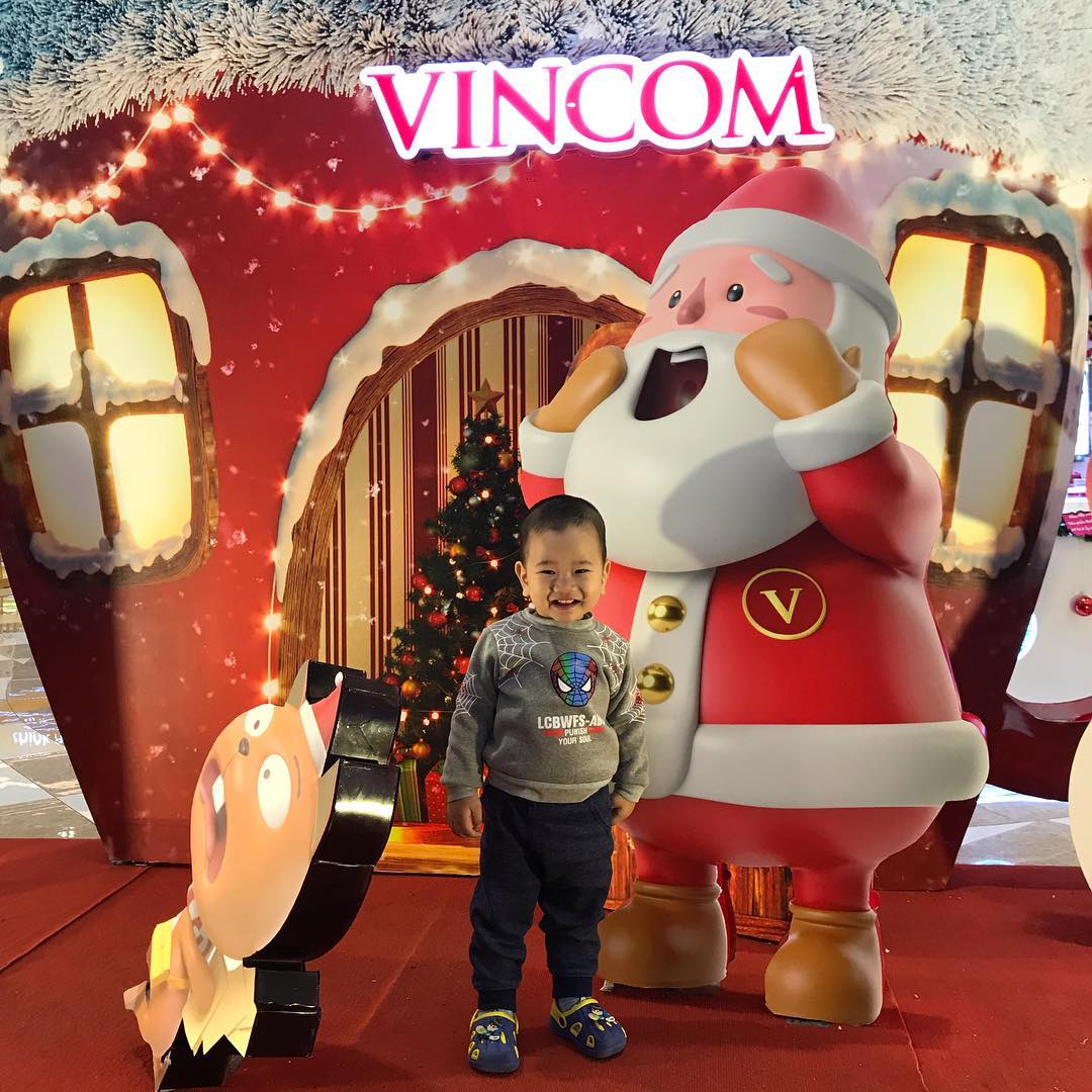 Vào dịp Noel, siêu thị Vincom nào cũng được trang trí rất bắt mắt để đón du khách