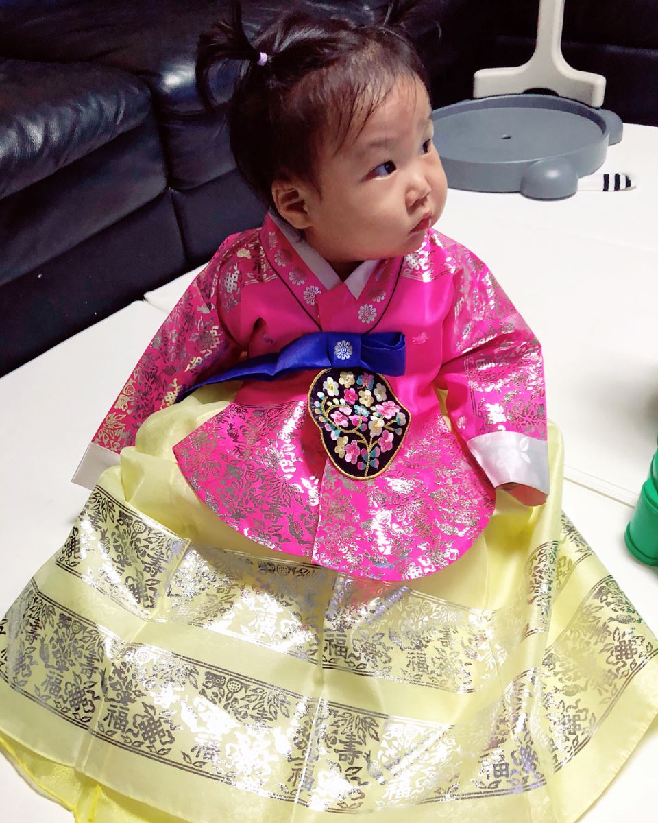 Những em bé Hàn Quốc sẽ được mặc Hanbok để làm lễ cùng gia đình