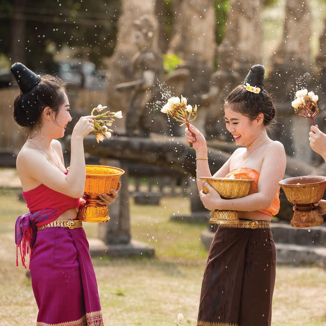 Tết ở Lào cũng cực vui nhộn với lễ hội té nước