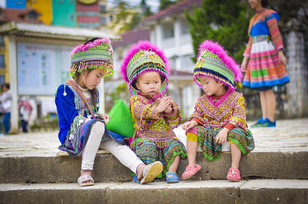 Tết Nguyên Đán ở Sapa là ngày lũ trẻ con được diện những bộ quần áo mới và đẹp nhất trong năm