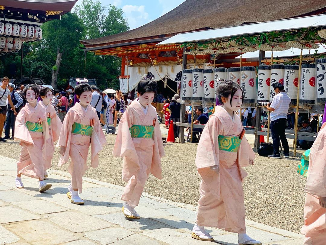 Lễ hội Gion Matsuri là một lễ hội lớn, kéo dài tới cả tháng