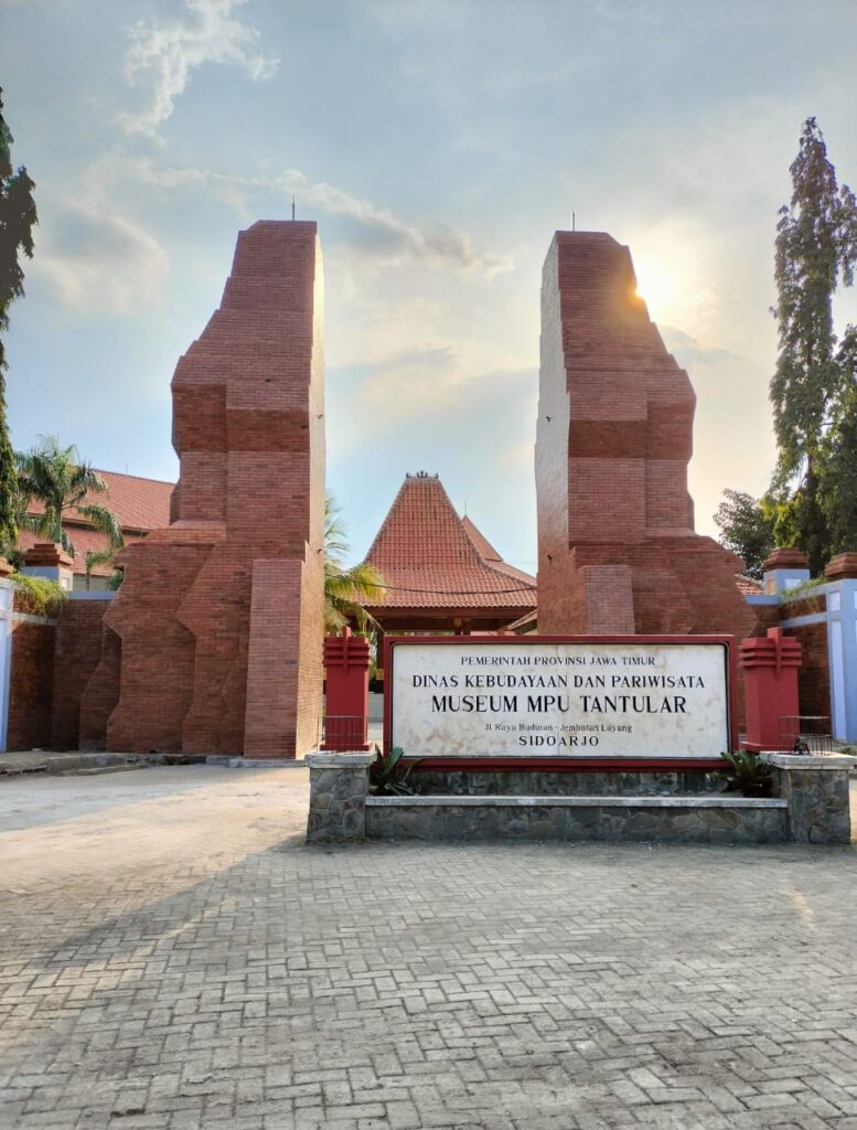 Museum Mpu Tantular sẽ cung cấp cho bạn cái nhìn toàn diện về lịch sử và văn hóa của Java và Indonesia