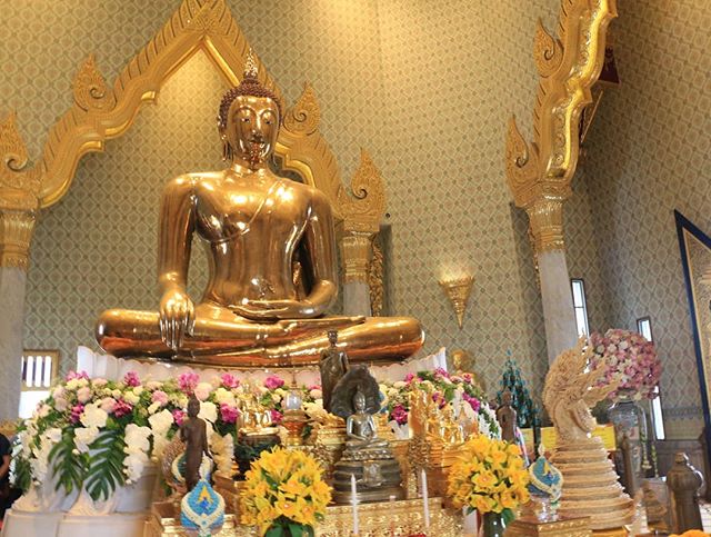 Đến với Wat Traimit, du khách sẽ được hòa mình trong thế giới Phật pháp