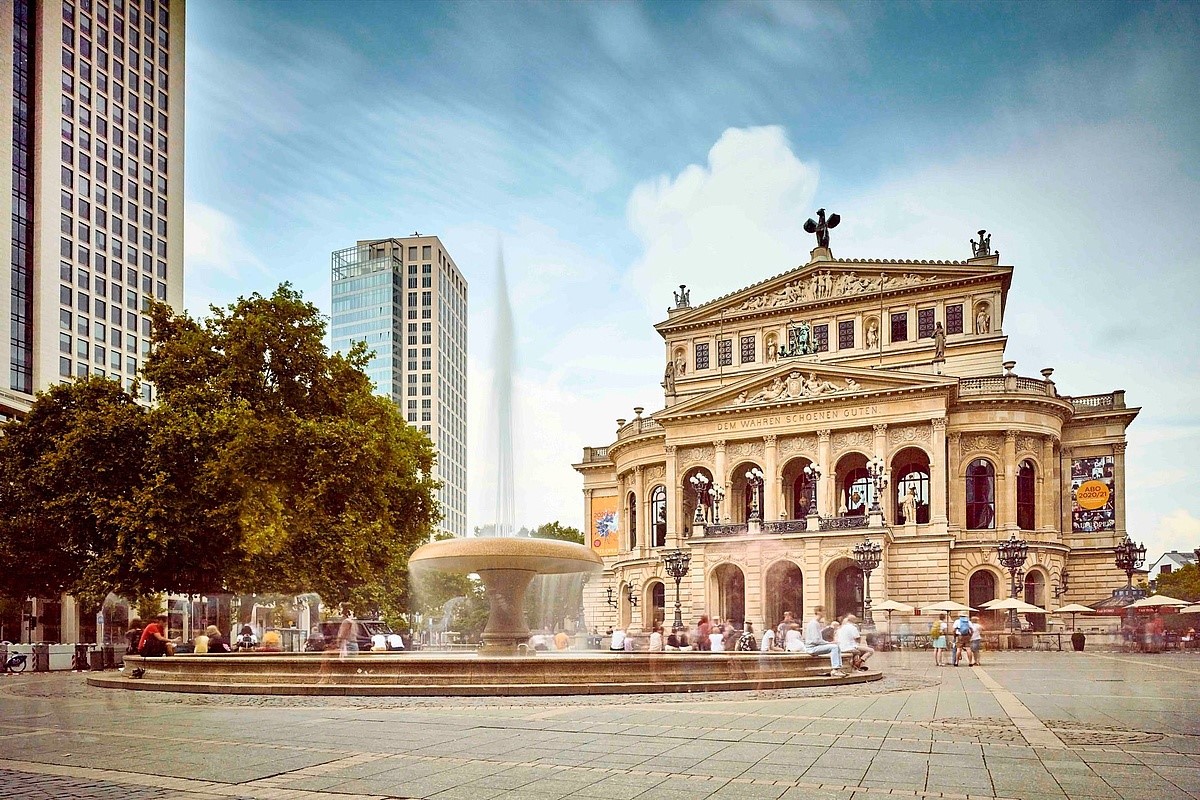 Chiêm ngưỡng nhà hát Opera Frankfurt nổi tiếng