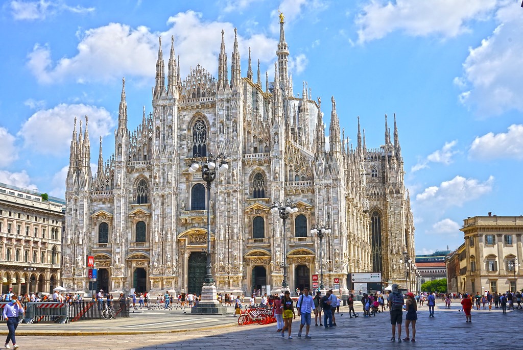 Ngỡ ngàng vẻ đẹp cổ xưa nhà thờ Duomo tại Milan