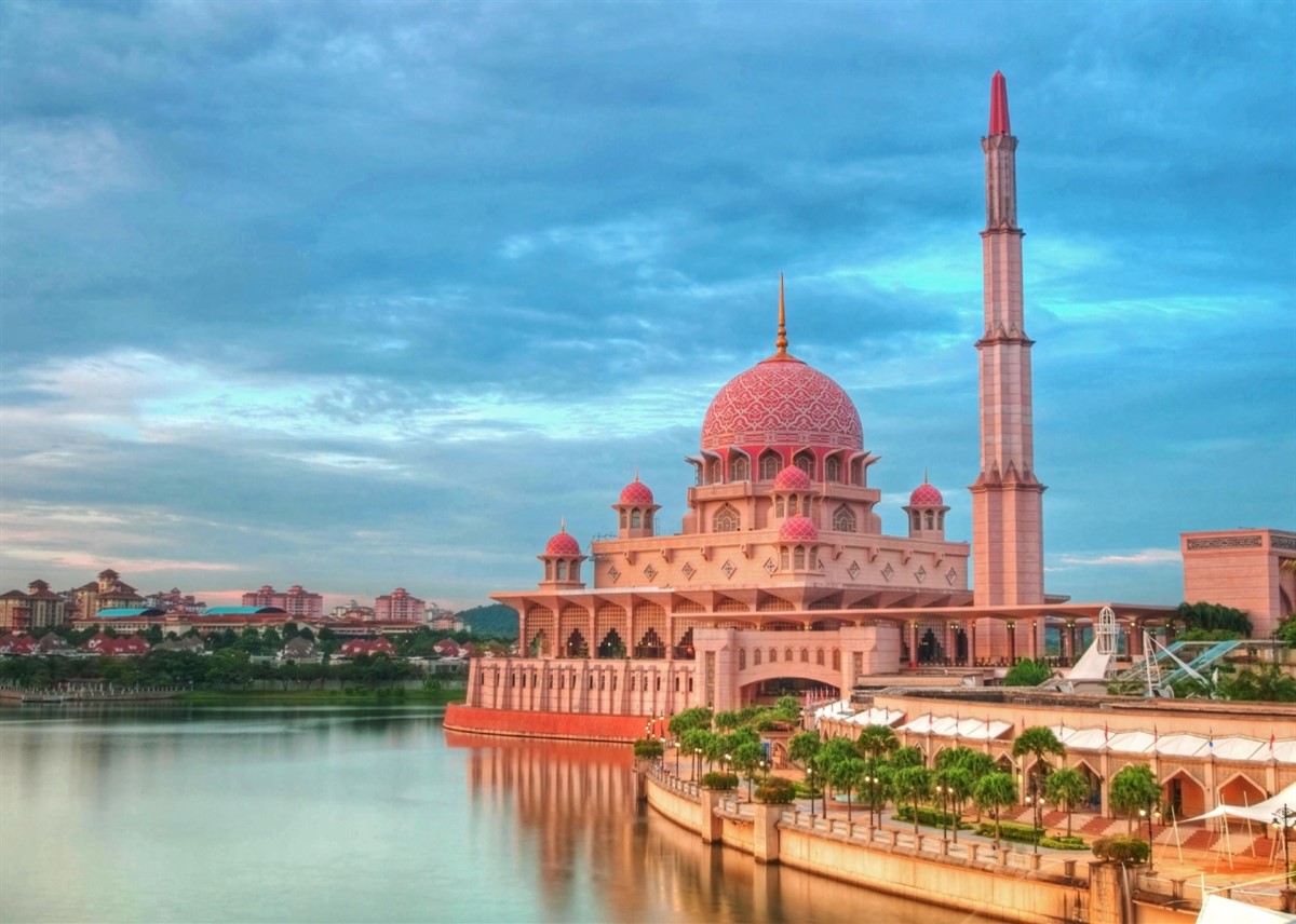 Ghé tham quan thành phố mới Putrajaya đầy ấn tượng