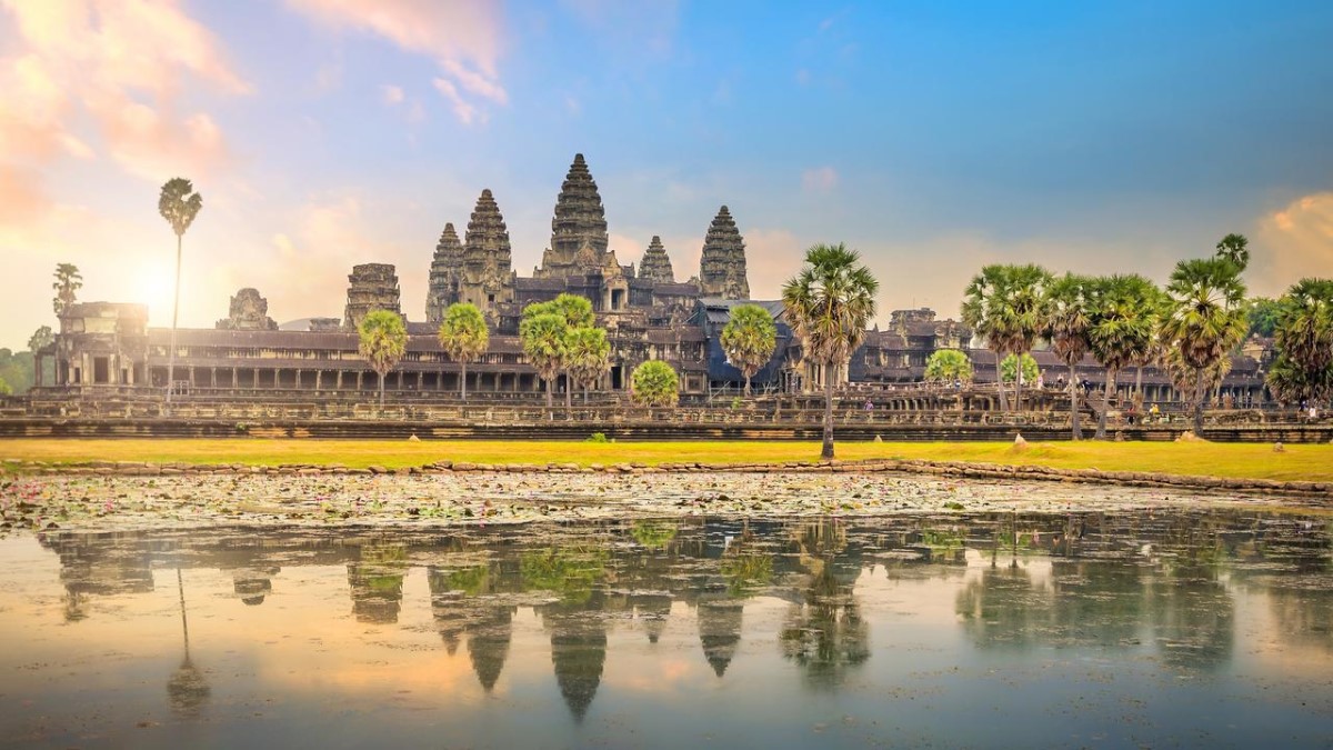 Ngỡ ngàng kiến trúc hoành tráng ở Angkor Wat
