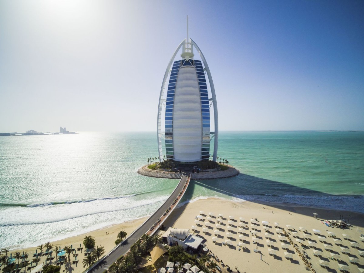 Chụp hình khách sạn Burj Al Arab nổi tiếng