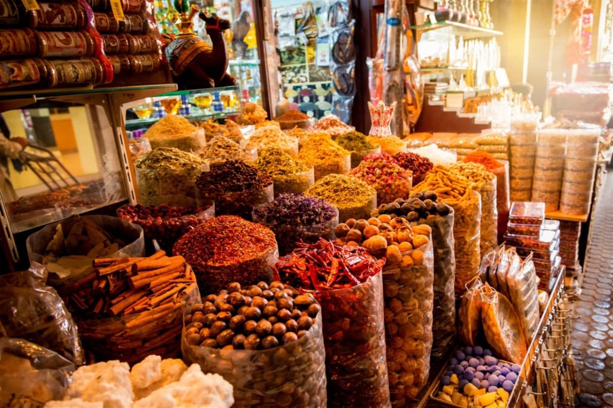 Ghé chợ gia vị (Spice Souks) đầy màu sắc