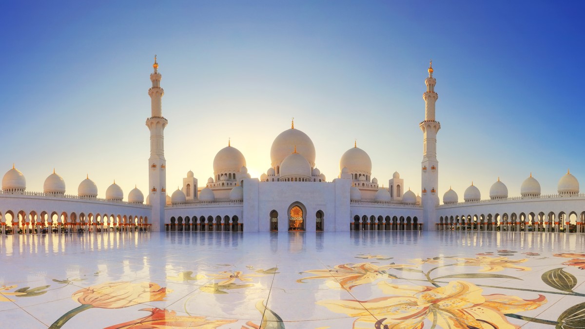 Ngỡ ngành trước cảnh đẹp Thánh đường Hồi giáo Sheikh Zayed 