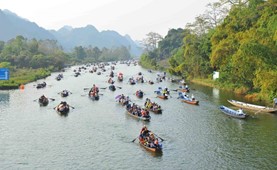 Tour du lịch Hà Nội - Chùa Hương 1 ngày 2024
