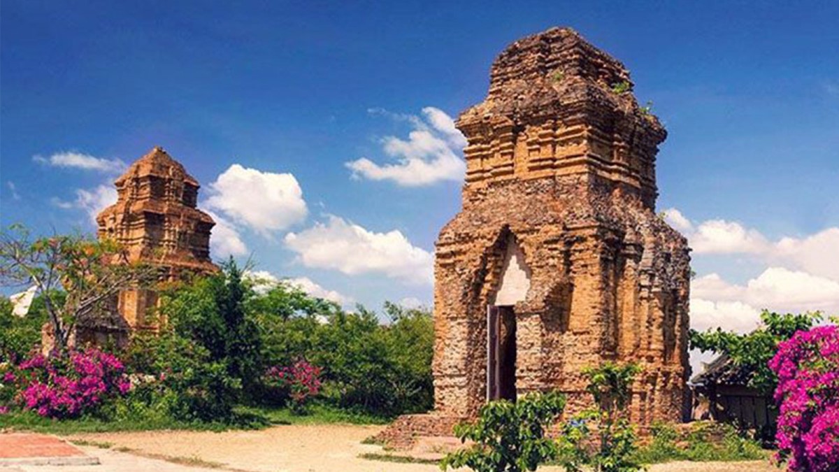Tham quan Tháp Chàm Poshanu