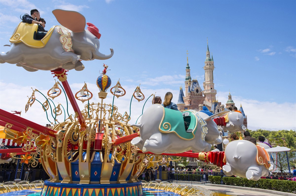 Thoải mái dạo chơi tại thiên đường Disneyland