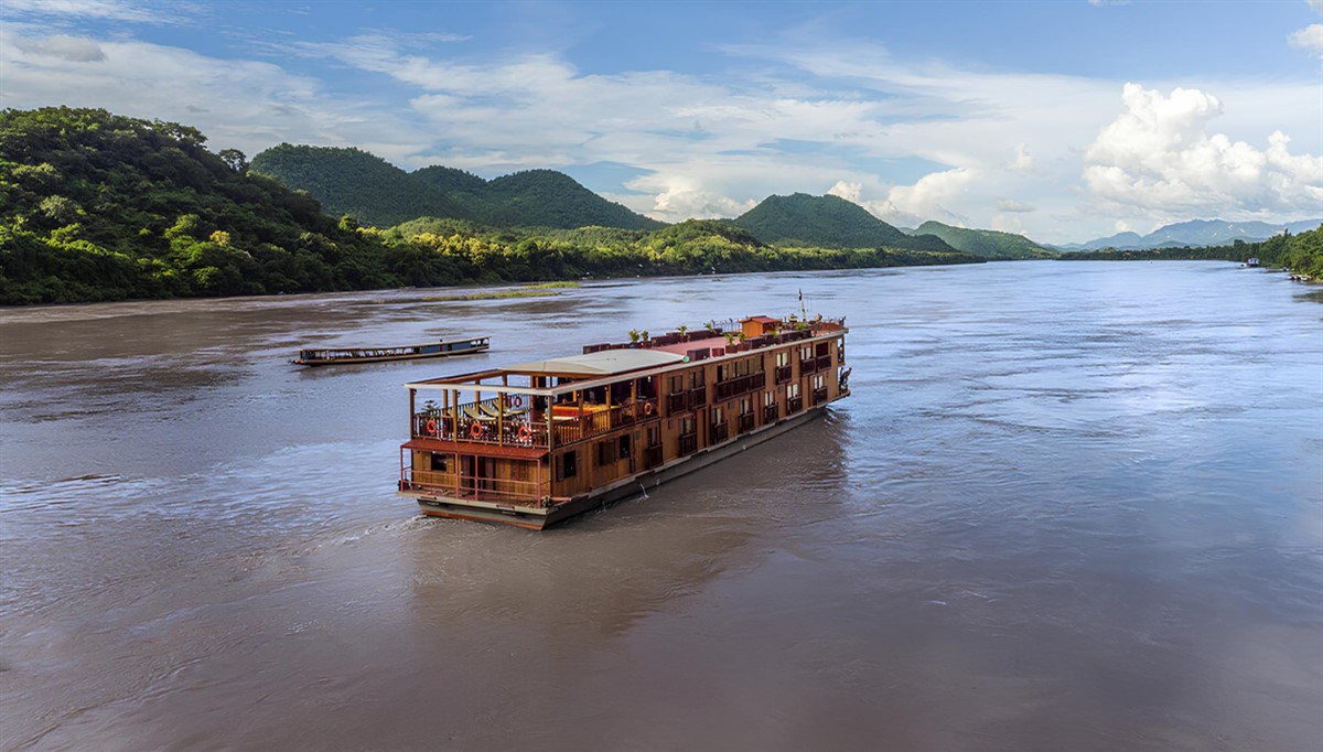 Du thuyền trên sống Mekong