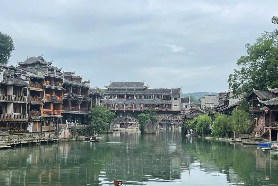 Tour du lịch TP. Hồ Chí Minh - Trương Gia Giới - Thiên Môn Sơn - Phượng Hoàng Cổ Trấn 6 ngày 5 đêm
