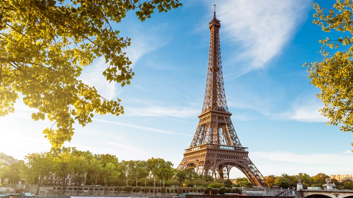 Check in ở tháp Eiffel - biểu tượng cho sự lãng mạn