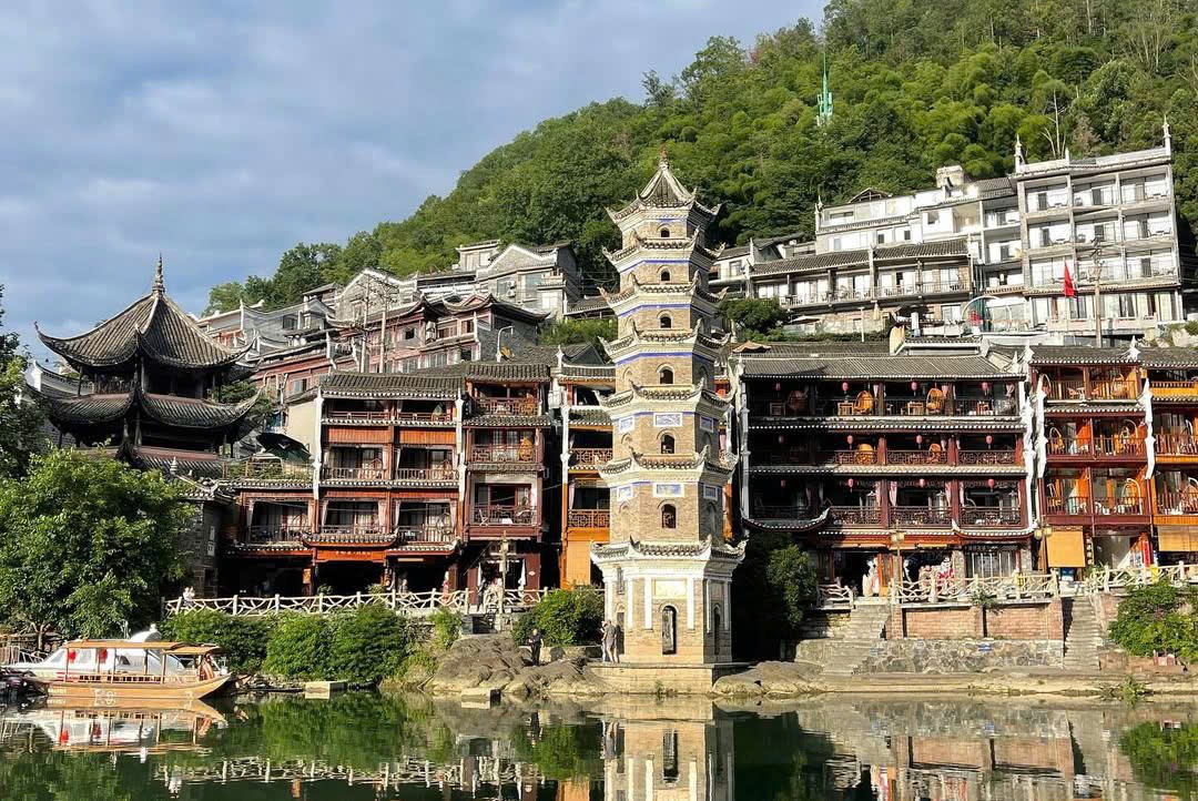 Tour du lịch Trung Quốc | Hà Nội - Nghi Xương - Phượng Hoàng Cổ Trấn 5 ngày 4 đêm