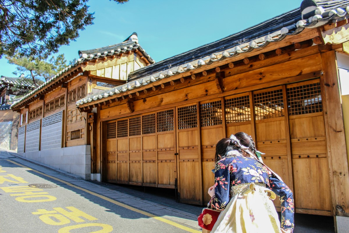 Khám phá vẻ đẹp thanh bình của Làng Hanok Bukcheon