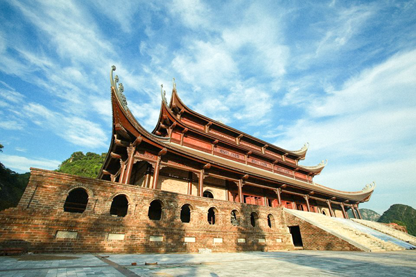 Tour du lịch chùa Tam Chúc 1 ngày 2022