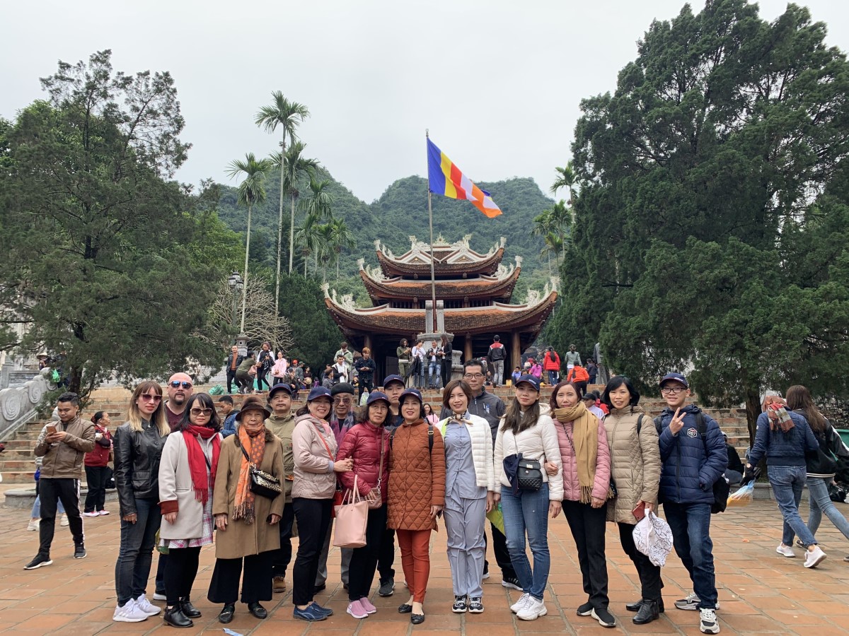 Tour du lịch chùa Tam Chúc 1 ngày 2023