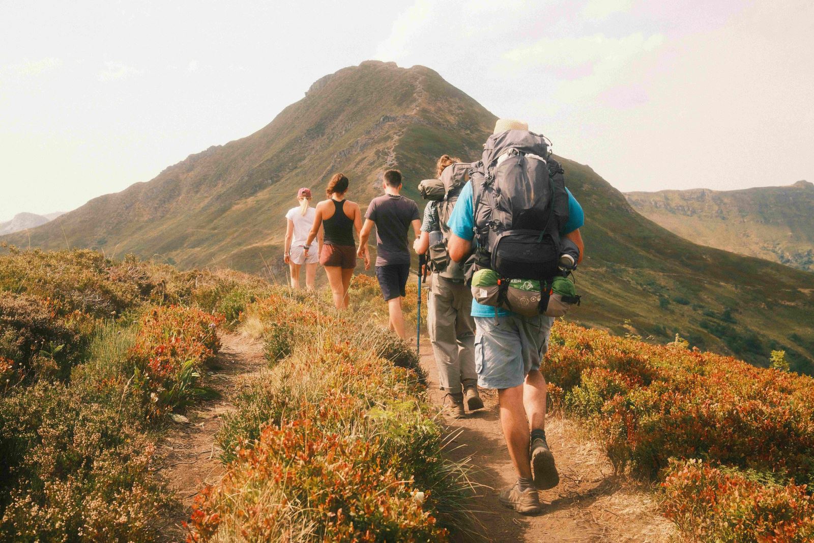 Đường trekking từ Sacaren Bay đến Sunset Beach