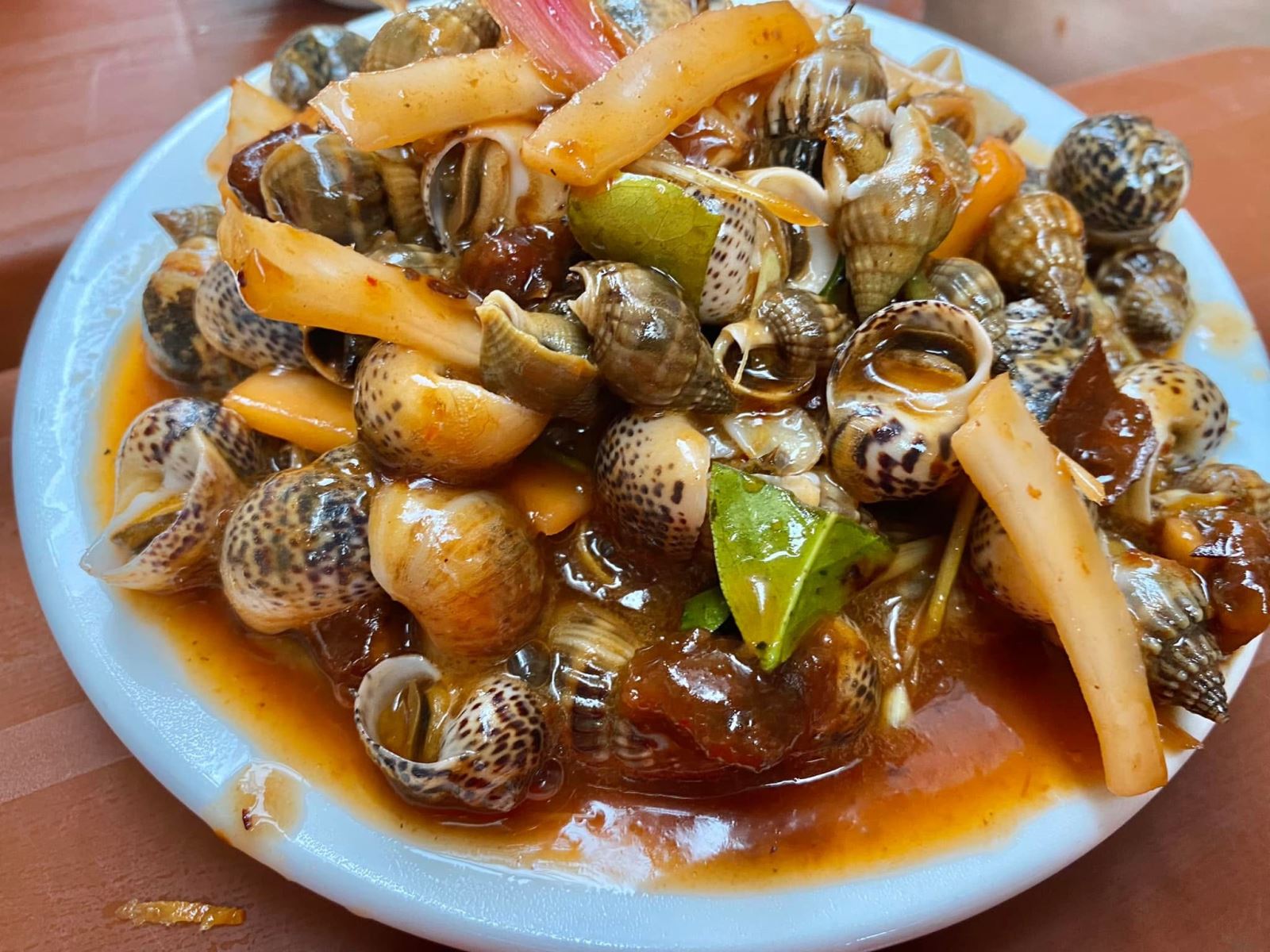 ốc xào tương ớt, món ăn độc lạ chỉ có ở Hạ Long