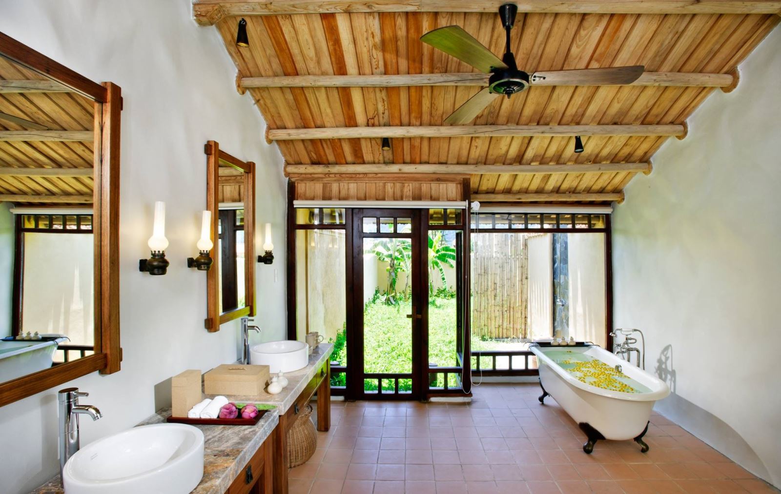 Phòng tắm đẳng cấp 5 sao ở Emeralda Resort Ninh Bình