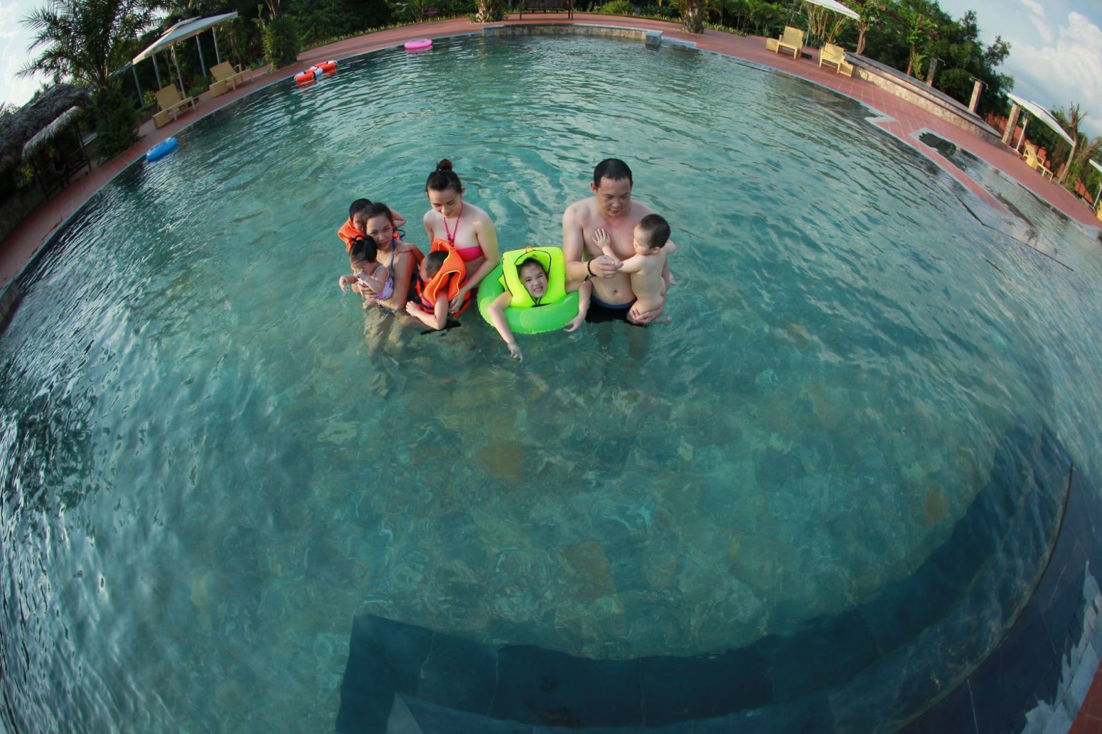 Bể bơi tại Thảo Viên Resort