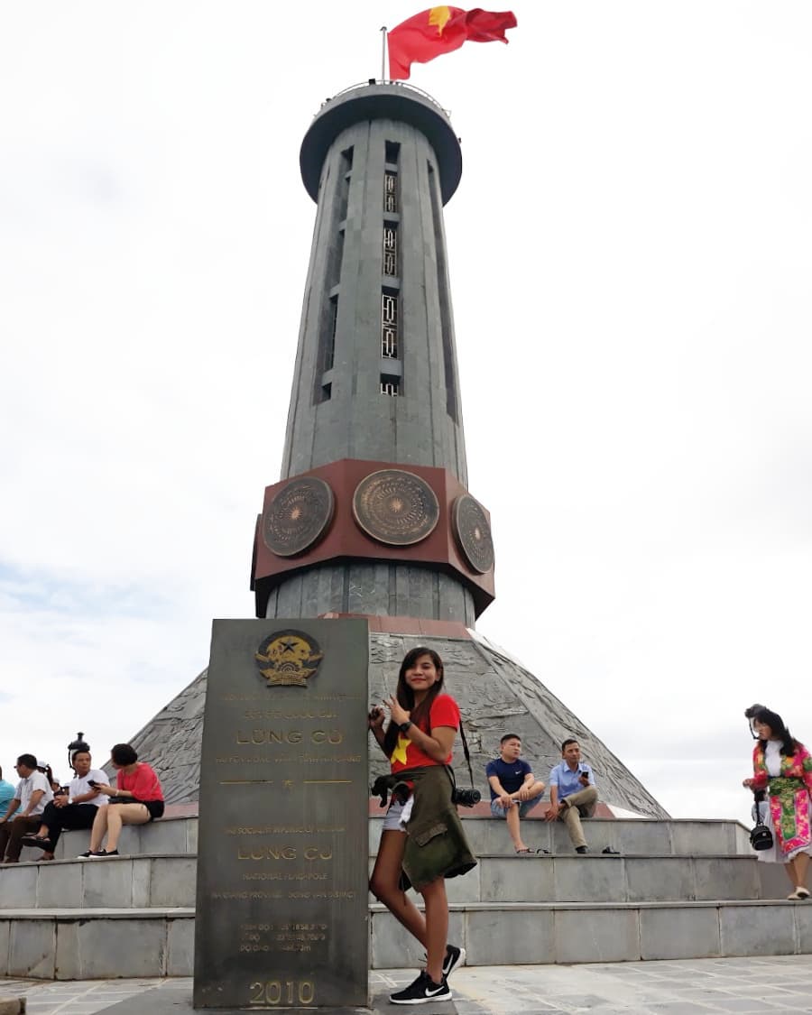 Đi thăm cột cờ Lũng Cú trong tour du lịch Hà Giang 4 ngày 3 đêm