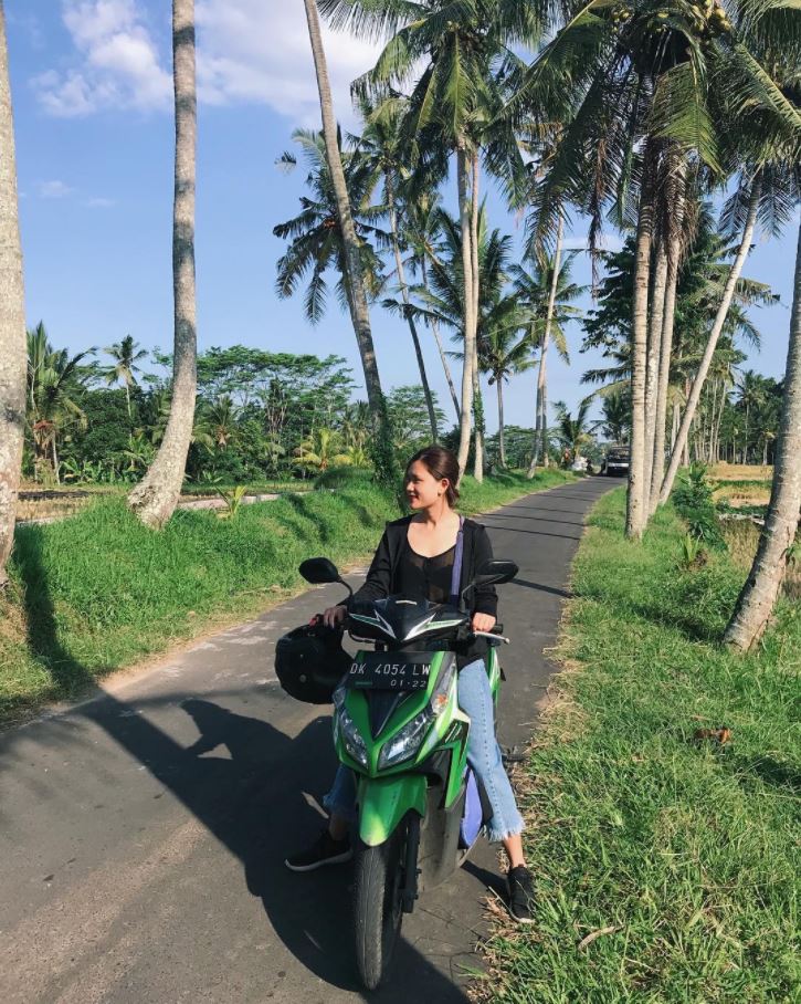 Đi xe máy ở Bali cũng khá đơn giản và tiết kiệm