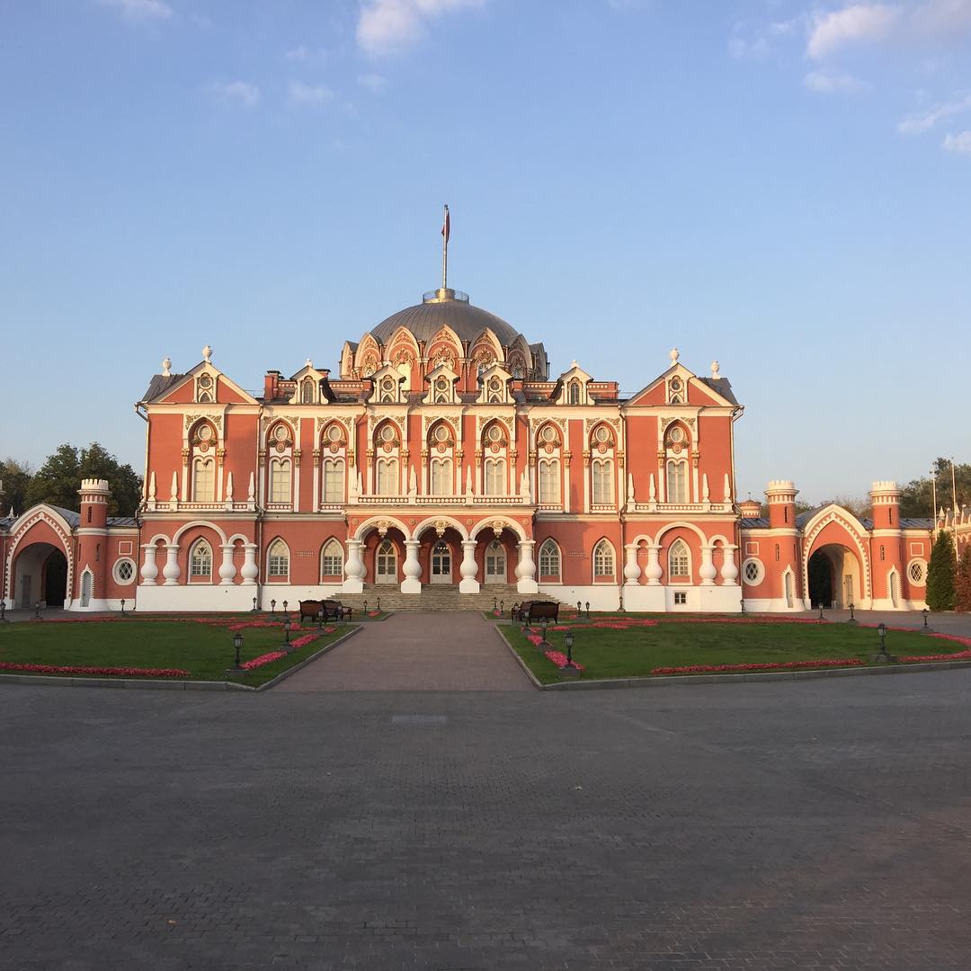 Cung điện Petrovsky là công trình được xây dựng để kỉ niệm chiến thắng trong cuộc chiến Nga - Thổ