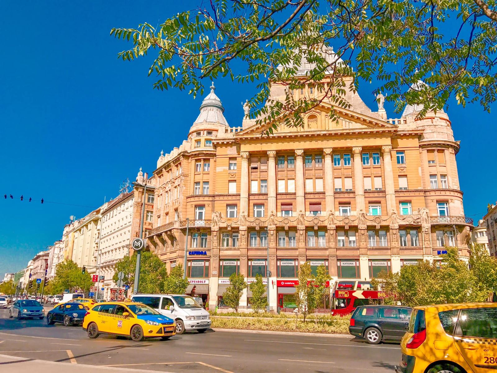 Chi phí di chuyển nội địa ở châu Âu sẽ dao động từ 800k - 1 triệu/ ngày tùy theo các địa điểm bạn lựa chọn đến tham quan