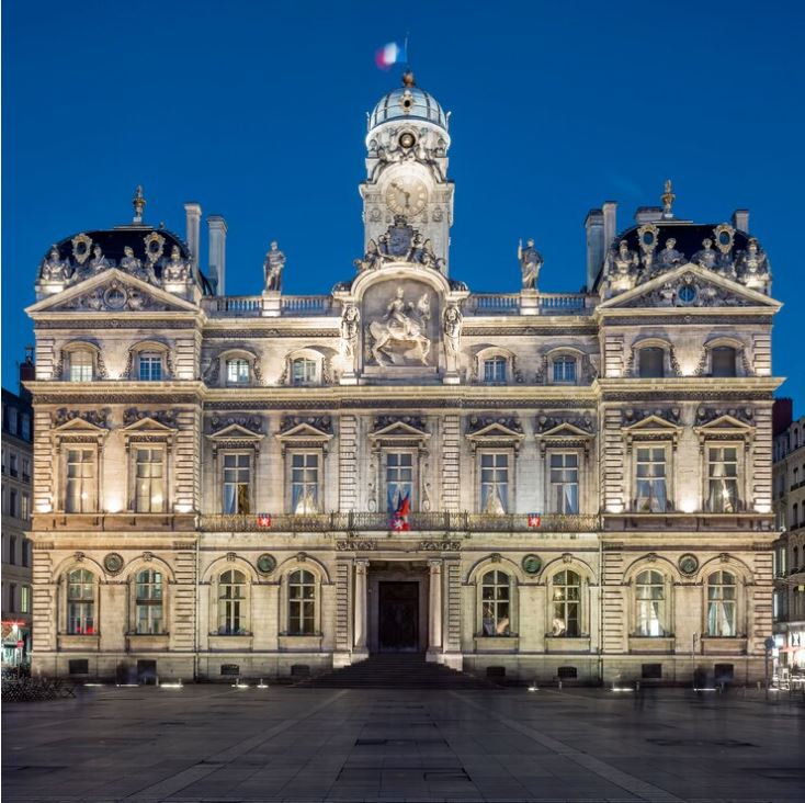Bảo tàng Lourve là một trong những điểm du lịch nổi tiếng không thể bỏ qua ở Paris