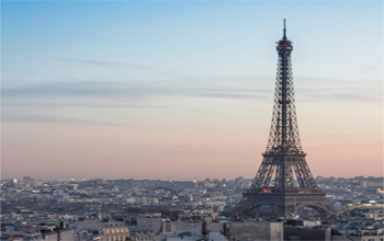 Ngắm nhìn tháp Eiffel nổi tiếng