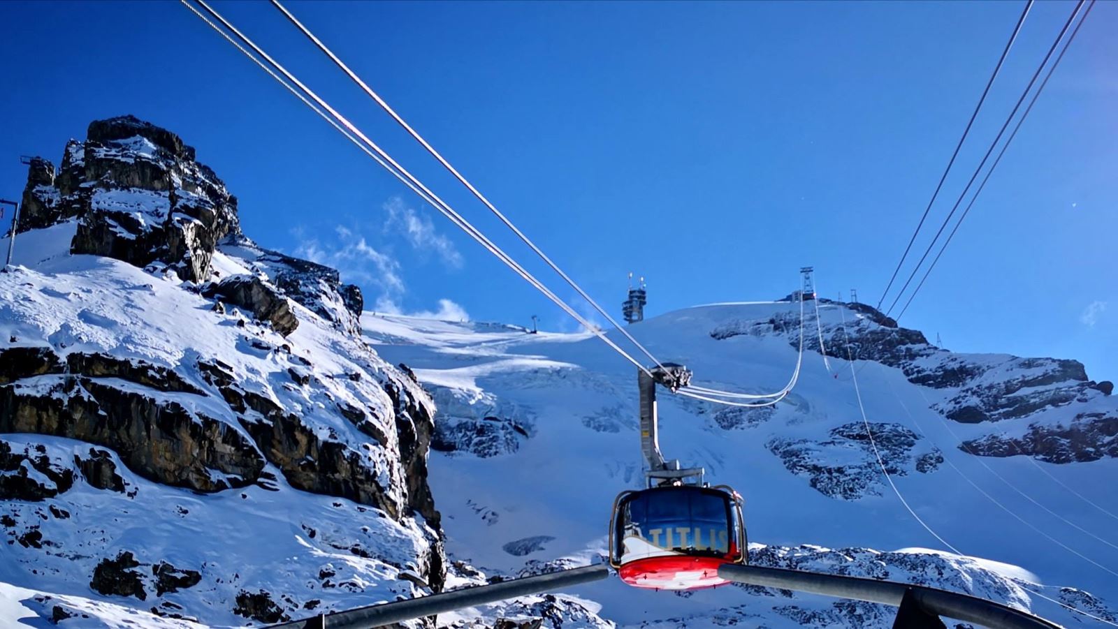 Chuyến đi cáp treo lên đỉnh Titlis là một trải nghiệm ngoạn mục
