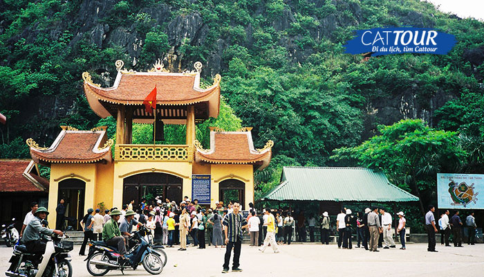 Cổng chùa Tam Thanh 