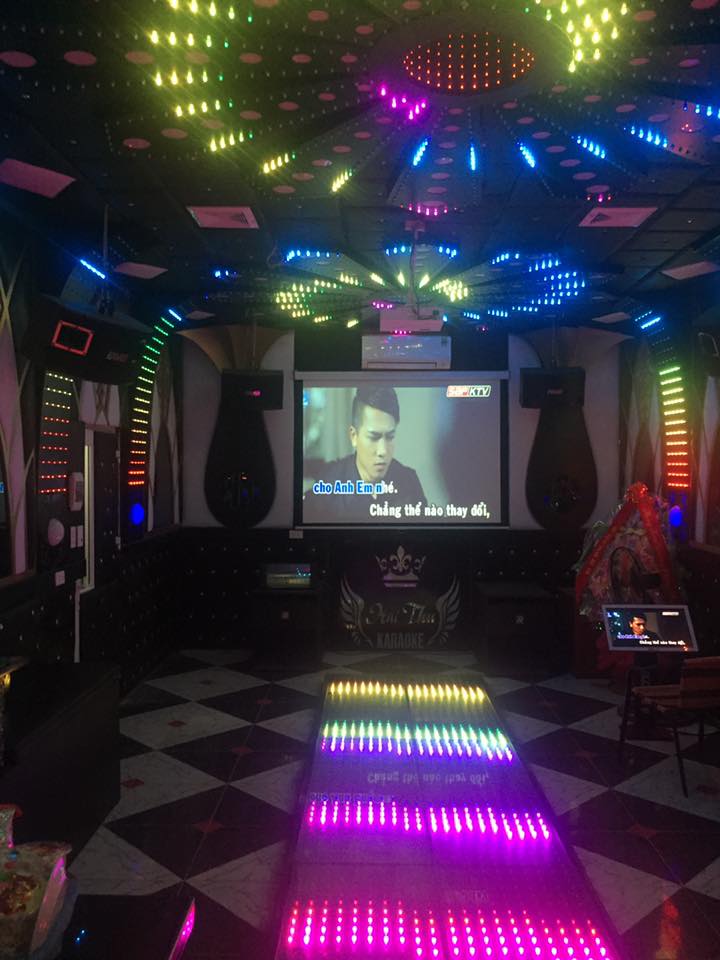 Phòng hát tại quán karaoke Hải Thu, Hải Tiến