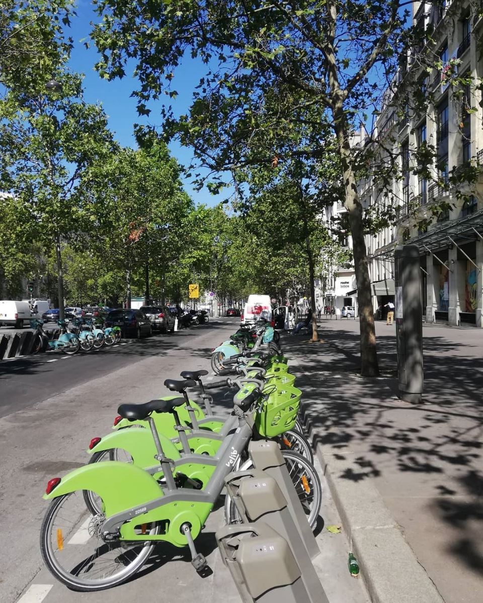 Dạo quanh Paris bằng xe đạp